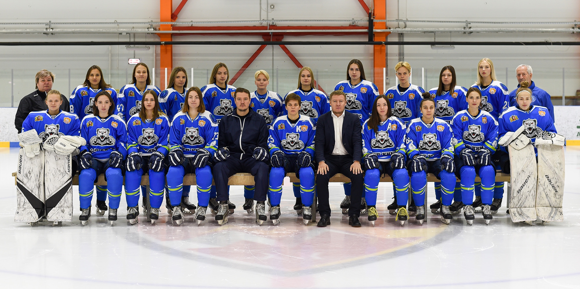Жхл команды. Женская хоккейная команда. СКСО женский хоккей. Лига женского хоккея 2015. Капитан команды Торпедо женский хоккей.